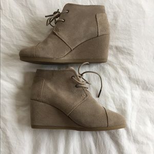 TOMS Desert Wedge Taupe Size 7